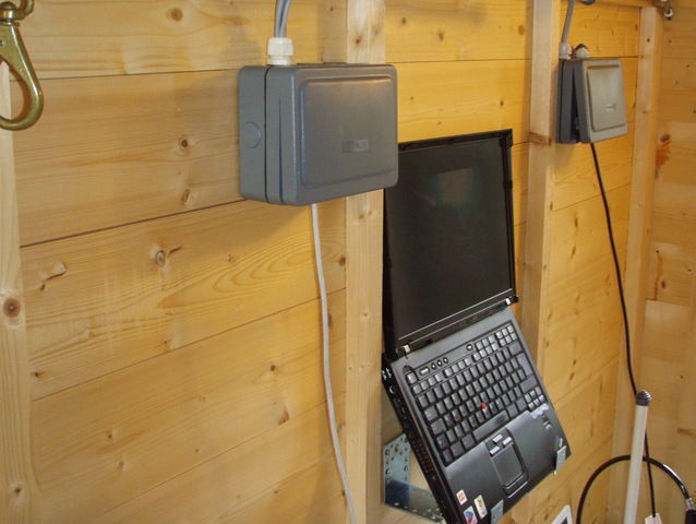 [laptop[5].jpg]