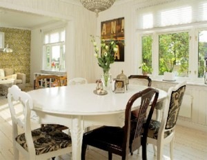[como-decorar-pequenos-comedores-300x232[5].jpg]