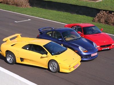 [ferrari-vs-porsche-vs-lamborghini[3].jpg]