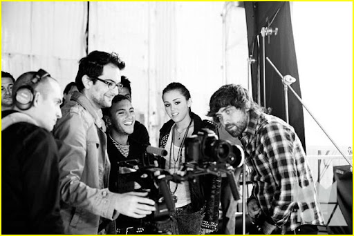 miley-cyrus-mmva-promos-02.jpg