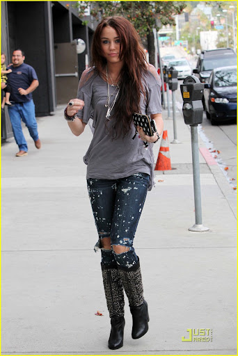 Miley Cyrus gets her morning coffee before heading to Beverly Hills for a hair appointment. <P> Pictured: Miley Cyrus <B>Ref: SPL149716 090110 </B><BR/> Picture by: Clint Brewer / Splash News<BR/> </P><P> <B>Splash News and Pictures</B><BR/> Los Angeles: 310-821-2666<BR/> New York: 212-619-2666<BR/> London: 870-934-2666<BR/> photodesk@splashnews.com<BR/> </P>