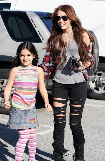 miley-sexy-ripped-black-jeans (2).jpg