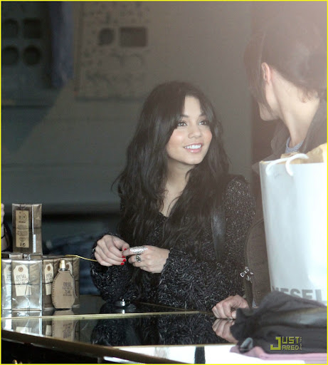 January 29, 2010: Vanessa Hudgens shops for herself and Zac at Diesel in West Hollywood, California.Credit: Raef/Ramirez/INFphoto.com  Ref.: infusla-167/171