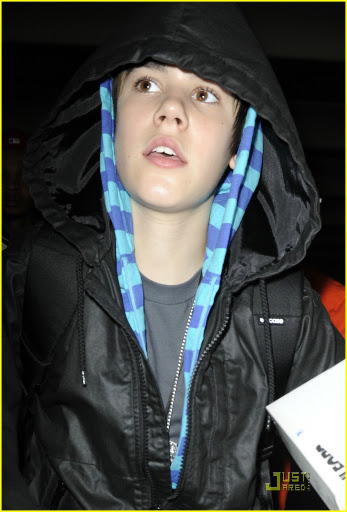 February 3, 2010:Justin Bieber arrives at Miami International Airport in Miami Beach, Florida.
Credit: INFphoto.com Ref.: infusmi-09/11/13
