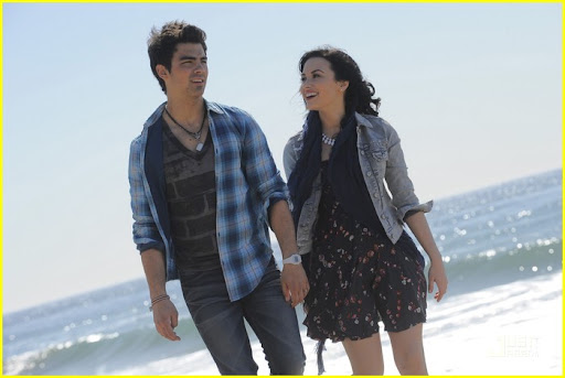 DISNEY'S FRIENDS FOR CHANGE: PROJECT GREEN - "Make A Wave," the new inspirational Friends for Change: Project Green (www.disney.com/projectgreen) anthem by Hollywood Records recording artists and Disney Channel stars Joe Jonas and Demi Lovato, also to be featured in the upcoming Disneynature film "OCEANS," will debut February 26 on Radio Disney with the music video world premiere on Disney Channel March 14 and online the following day at Disney.com. The anthem will be available beginning March 15 on iTunes, with all proceeds benefiting environmental charities through the Disney Worldwide Conservation Fund (DWCF). "OCEANS" hits theaters April 22, 2010 (Earth Day). (DISNEY CHANNEL/JAMIE TRUEBLOOD)
JOE JONAS, DEMI LOVATO