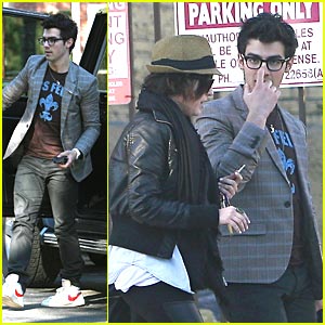 joe-jonas-superbowl-saints.jpg