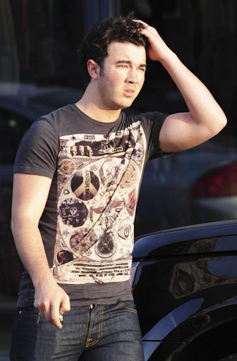kevin-danielle-jonas-fighting (2).jpg