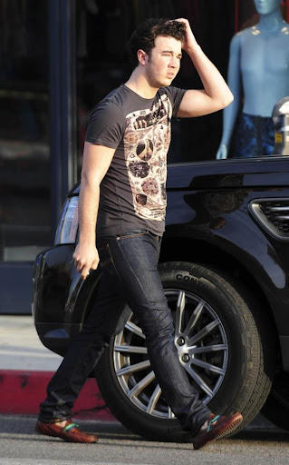 kevin-danielle-jonas-fighting (4).jpg