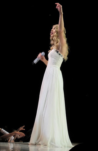 taylor-swift-fearless-2010 (14).jpg