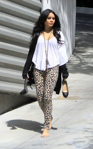 vanessa-hudgens-041410-11.jpg