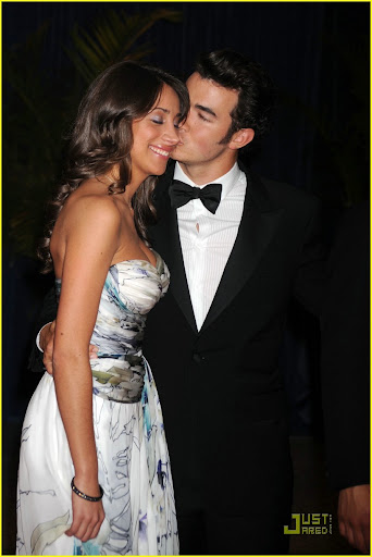 jonas-brothers-white-house-correspondent-dinner-03.jpg
