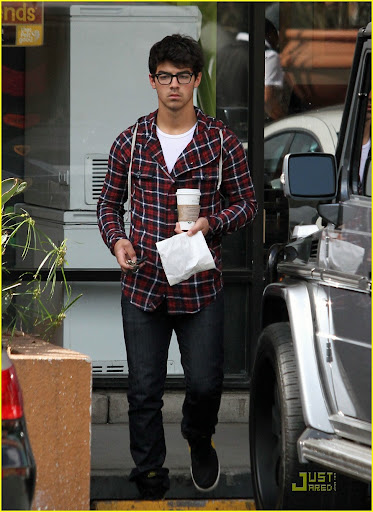 #4910707 EXCLUSIVE... Exclusive… Singer Joe Jonas took a trip to his local Starbucks on April 28, 2010 in Los Feliz, California in a good mood. Joe had a few run in’s with fans as he made his way to his Mercedes SUV and was in a generous mood. The Disney star handed out a few extra bucks to a local man outside the coffee hot spot and chatted with a few fans.
Fame Pictures, Inc - Santa Monica, CA, USA - +1 (310) 395-0500