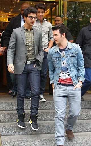 jonas-brothers-051910-5.JPG