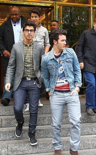 jonas-brothers-051910-3.JPG