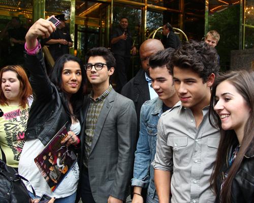jonas-brothers-051910-2.JPG