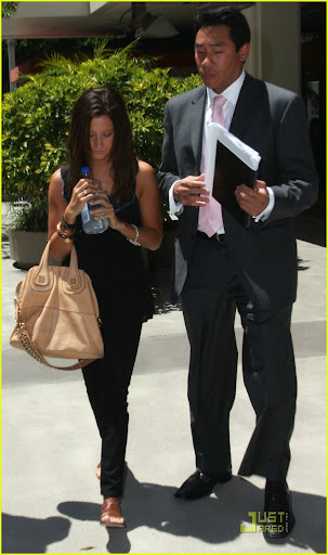 ashley-tisdale-aliens-clip-03.jpg