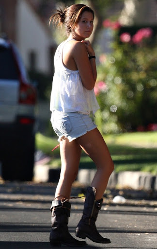 ashley-tisdale-new-tattoo (1).jpg
