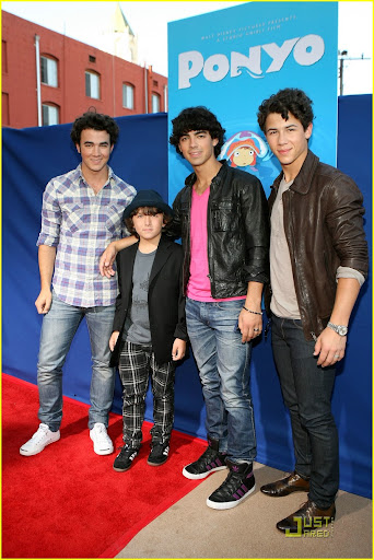jonas-brothers-ponyo-premiere-04.jpg