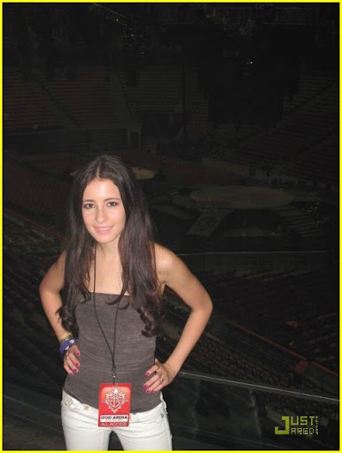 tiffany-giardina-jonas-brothers-izod-center-06.jpg