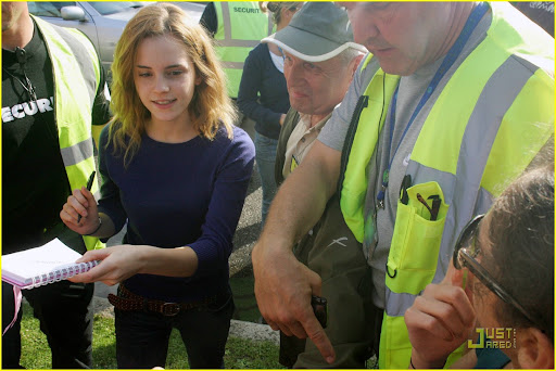 emma-watson-golder-green-04.jpg