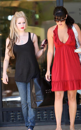 07-18-09 Beverly Hills, CAExclusive: Singer Avril Lavigne looking a little heavy (maybe she's pregnant) while shopping with a friend at Barneys New York in Beverly Hills, CA...Exclusive Pix by Flynet ©2009818-307-4813  Nicolas310-869-0177  Scott