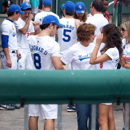 jonas-brothers-boston-dogs (17)-thumb-437x436.jpg