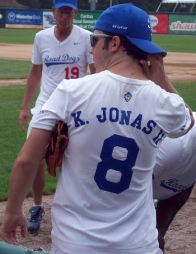 jonas-brothers-boston-dogs (14).jpg