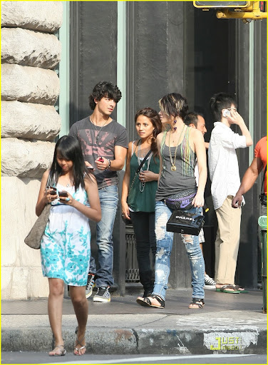 joe-jonas-soho-stud-01.jpg