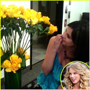 selena-gomez-taylor-swift-roses.jpg