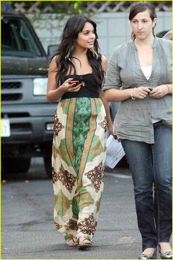 vanessa-hudgens-girl-scout-02.jpg