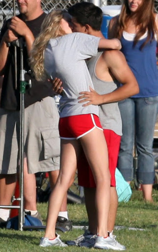 taylor-taylor-kissing (7).jpg