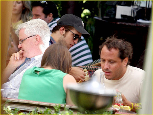 robert-pattinson-kristen-stewart-together-02.jpg