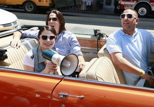 miranda-cosgrove-cadillac-cruisin18.jpg