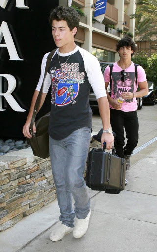 08-10-09 Beverly Hills, CA The Jonas Brothers, Nick Jonas, Joe Jonas and Kevin Jonas seen arriving and getting on their tour bus in Beverly Hills. Kevin is also sporting his Louis Vuitton man purse.... Non-Exclusive Pix by Flynet ©2009 818-307-4813 Nicolas 310-869-0177 Scott