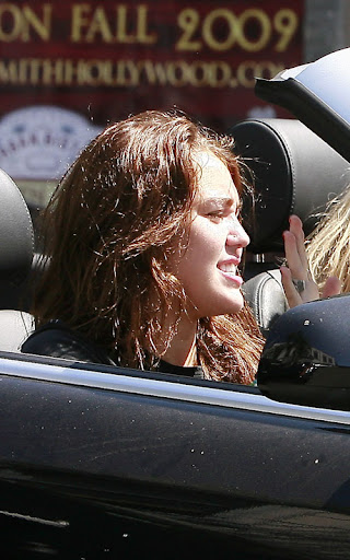 08-24-09 Hollywood, CA Singer Miley Cyrus and her mom have a blast as they sing along with the radio on their way to a studio in Hollywood. I wonder if it was one of her songs... EXCLUSIVE PIX by Flynet ©2009 818-307-4813 Nicolas