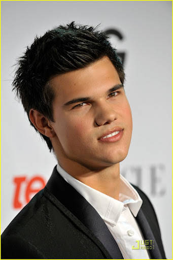 taylor-lautner-teen-vogue-01.jpg