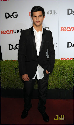 LOS ANGELES, CA - SEPTEMBER 25:  Actor Taylor Lautner arrives at 7th Annual Teen Vogue Young Hollywood Party at MILK Studios on September 25, 2009 in Los Angeles, California.  (Photo by Charley Gallay/Getty Images)