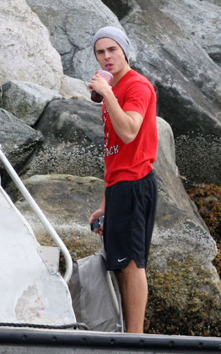 September 8, 2009: Zac Efron pictured on a boat heading to the 'The Death and Life of Charlie St. Cloud' film set in Vancouver, Canada. Credit: INFphoto.com  Ref.: infusla-98/154