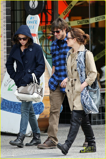 ©BAUER-GRIFFIN.COM ***NO CANADA RIGHTS*** "Twilight" stars Nikki Reed and Elizabeth Reaser, along with Reed's boyfriend Paris Latsis, hang out in downtown Vancouver on what appears to be a chilly day.  EXCLUSIVE      September 8, 2009 Job: 90909X10      Vancouver, Canada www.bauergriffin.com www.bauergriffinonline.com