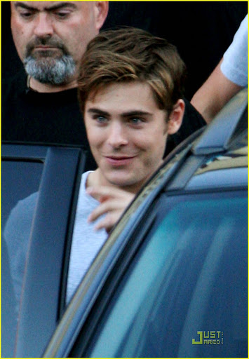 zac-efron-very-vancouver-01.jpg