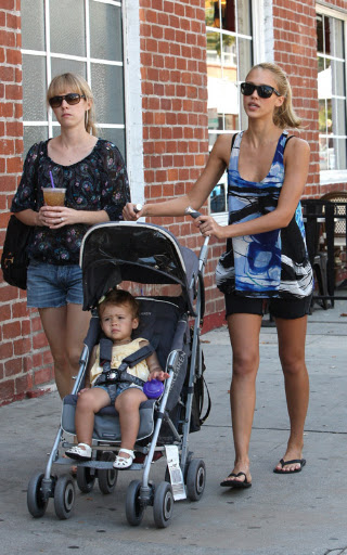 Jessica Alba visits the Urth Cafe with her daughter Honor Warren Los Angeles, California - 19.09.09 Credit: (Mandatory): WENN.com