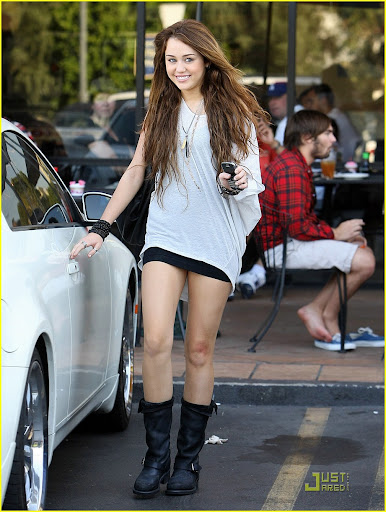 Miley Cyrus was all smiles as she left City Wok in Studio City, CA after lunching with her bff Mandy Jiroux. <P> Pictured: Miley Cyrus <B>Ref: SPL127795 210909 </B><BR/> Picture by: Ahmad Elatab / Splash News<BR/> </P><P> <B>Splash News and Pictures</B><BR/> Los Angeles: 310-821-2666<BR/> New York: 212-619-2666<BR/> London: 870-934-2666<BR/> photodesk@splashnews.com<BR/> </P>