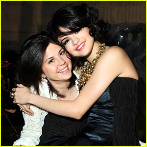 selena-gomez-naturally-video.jpg