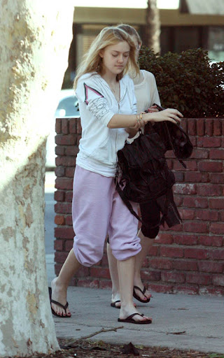 dakota-fanning-12239-4.JPG