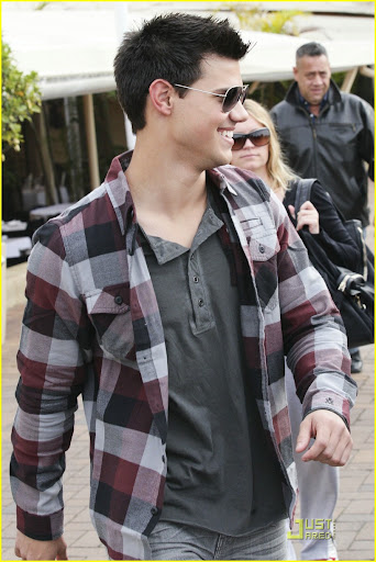 Kristen Stewart and Taylor Lautner who are in Australia to promote The Twilight Saga: Eclipse spotted getting on a power boat, Sydney Australia<P>Pictured: Taylor Lautner<B>Ref: SPL184096  300510  </B><BR/>Picture by: TitoMedia.com.au / Splash News<BR/></P><P><B>Splash News and Pictures</B><BR/>Los Angeles:?310-821-2666<BR/>New York:?212-619-2666<BR/>London:?870-934-2666<BR/>photodesk@splashnews.com<BR/></P>” width=”342″ height=”512″ class=”pie-img”/></p>
</div>
<div class=
