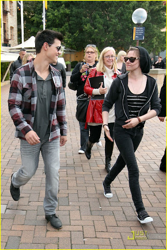 Kristen Stewart and Taylor Lautner are seen boarding a jet boat for a Sydney Harbour joy ride.<P>Pictured: Kristen Stewart and Taylor Lautner<P><B>Ref: SPL183942  300510  </B><BR/>Picture by:  Splash News<BR/></P><P><B>Splash News and Pictures</B><BR/>Los Angeles:?310-821-2666<BR/>New York:?212-619-2666<BR/>London:?870-934-2666<BR/>photodesk@splashnews.com<BR/></P>” width=”342″ height=”512″ class=”pie-img”/></p>
</div>
</div>

<!-- Facebook Like Button v1.9.6 BEGIN [http://blog.bottomlessinc.com] -->
<iframe src=
