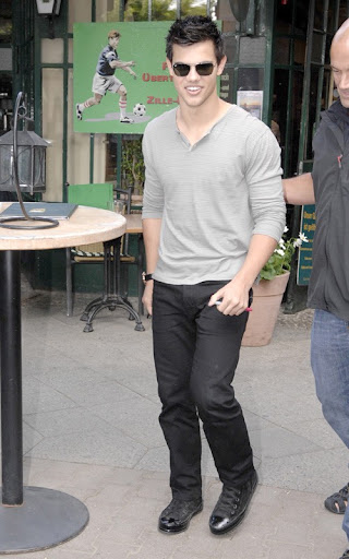taylor-lautner-061910-7.jpg