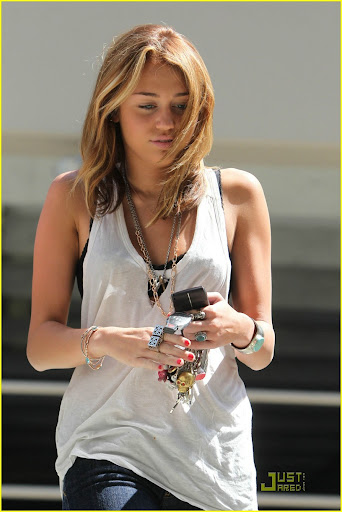 41965, LOS ANGELES, CALIFORNIA - Friday June 25, 2010. Miley Cyrus, wearing a bra revealing top and skinny jeans, leaves a medical building in LA with her mother. The teen singer is seen rushing back to her car holding onto her keys adorned with a bunch of keychains. Photograph: Jeff Steinberg, PacificCoastNews.com**FEE MUST BE AGREED PRIOR TO USAGE** **E-TABLET/IPAD & MOBILE PHONE APP PUBLISHING REQUIRES ADDITIONAL FEES** UK OFFICE:+44 131 557 7760/7761 US OFFICE:1 310 261 9676