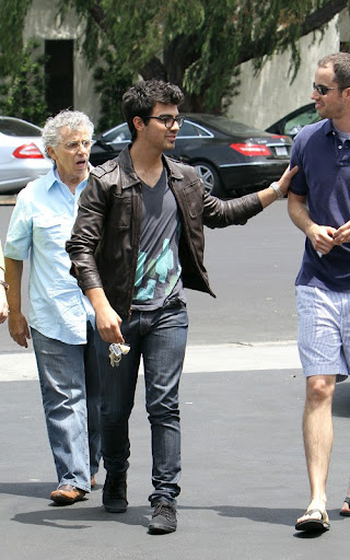 full_joe_jonas_009_wenn5511455.jpg
