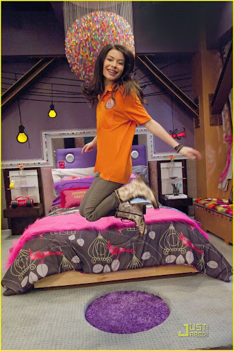 iCARLY  301
iGot  a Hot Room
Carly Shay (Miranda Cosgrove) in  
iCarly on
Nickelodeon.
Photo Credit: Lisa Rose/Nickelodeon.
©2010 Viacom
 International,Inc.
All Rights Reserved